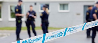 Avspärrat område med poliser