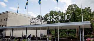 Sveriges Radios byggnad i Stockholm utifrån.